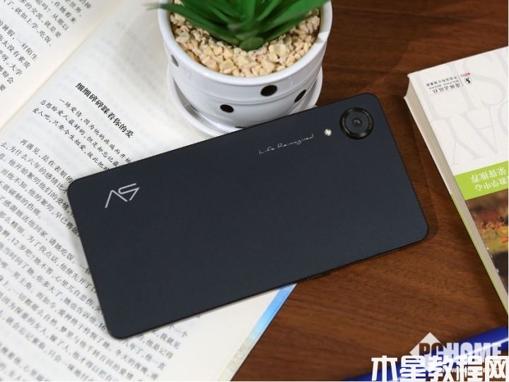 内外兼修 海信阅读手机A9让你声临其境(图1) 内外兼修 海信阅读手机A9让你声临其境(图1)